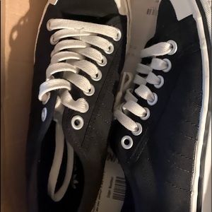 adidas snwakers/8 1/2 new